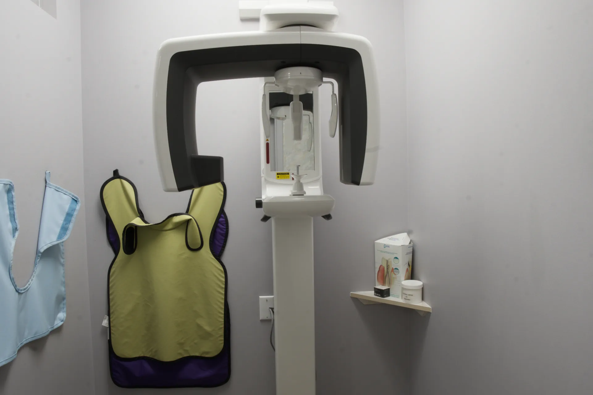 Panoramic dental X-ray machine and protective aprons